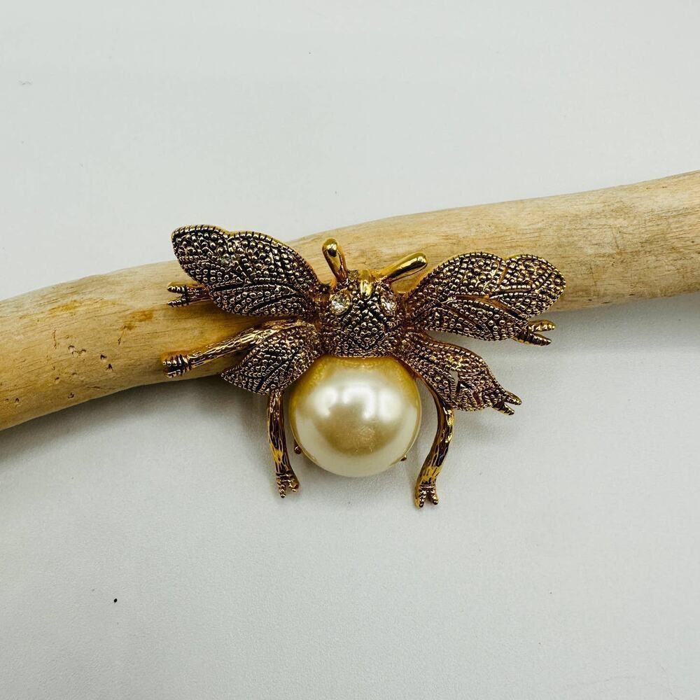 Vintage Gold, Pearl & Rhinestone Bee Insect Brooch Pin - Picture 3 of 9